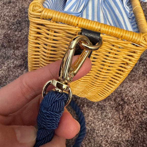 Elegant Woven Crossbody Bag with Blue Straps - Picture 5 of 9